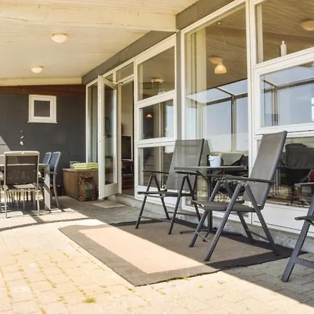 Three-bedroom Holiday In Prázdninový dům