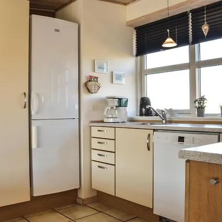 Three-bedroom Holiday In Ringkøbing