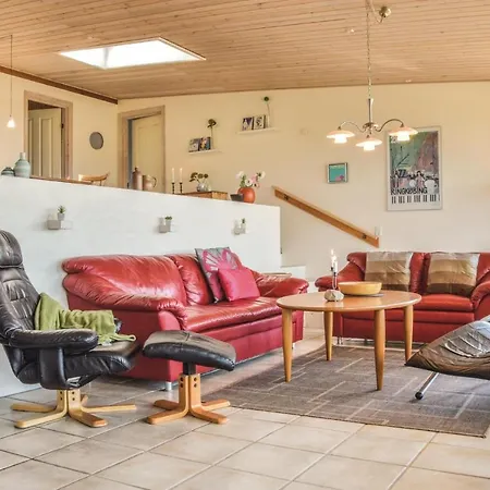 Three-bedroom Holiday In Ringkøbing